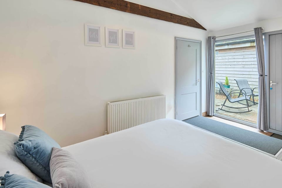 Kestrel Cottage, Happisburgh - Host & Stay