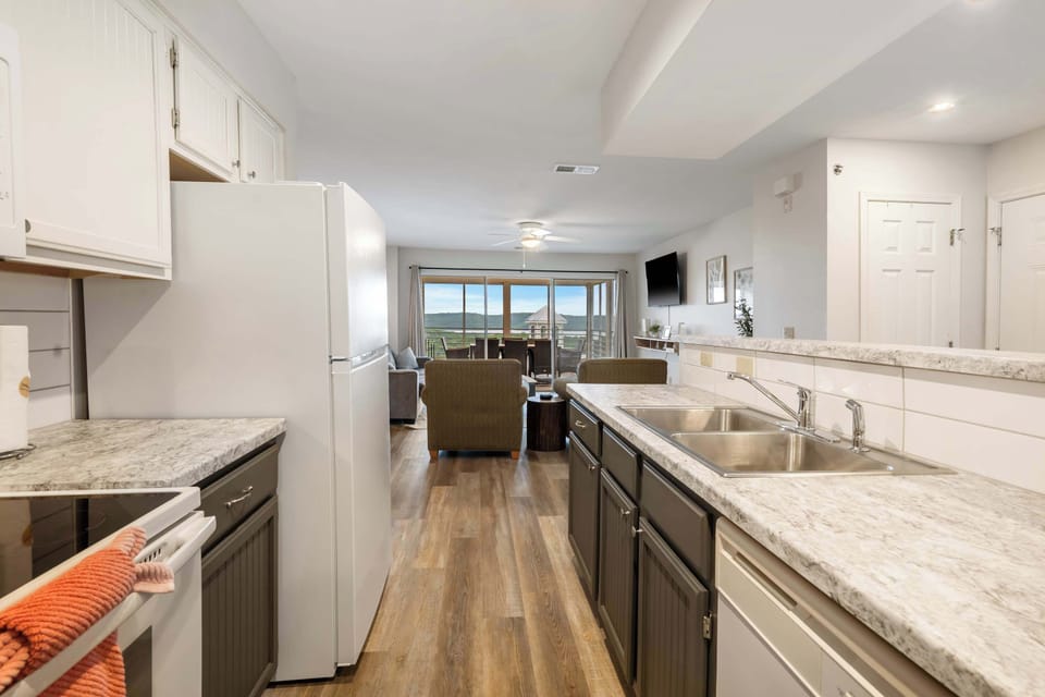 Condo, Multiple Beds, Balcony (Ozark Mountain Oasis) | Private kitchen | Fridge, microwave, oven, stovetop