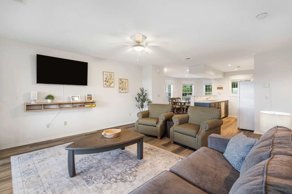 Condo, Multiple Beds, Balcony (Ozark Mountain Oasis) | Living area | 42-inch flat-screen TV with digital channels