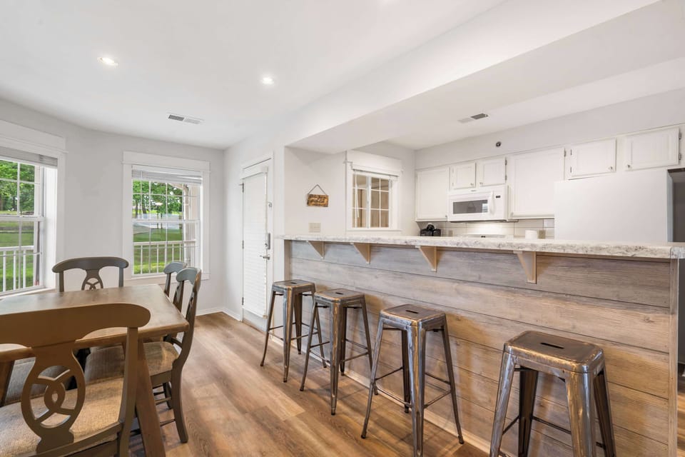Condo, Multiple Beds, Balcony (Ozark Mountain Oasis) | Dining