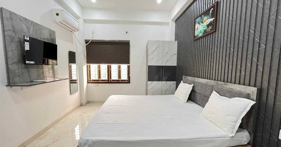 Deluxe Double Room, Balcony, City View | Egyptian cotton sheets, premium bedding, down comforters