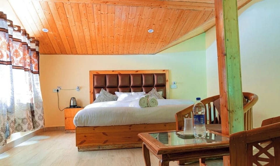 In-room safe, desk, soundproofing, iron/ironing board