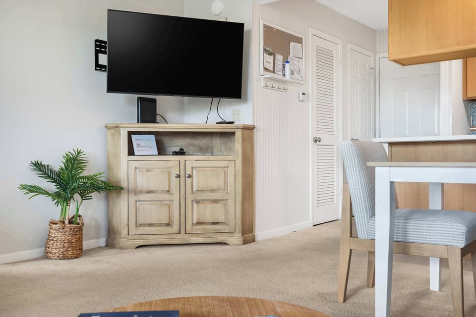 Condo, Multiple Beds, Balcony, Golf View (Relaxing 9th Hole View) | Interior