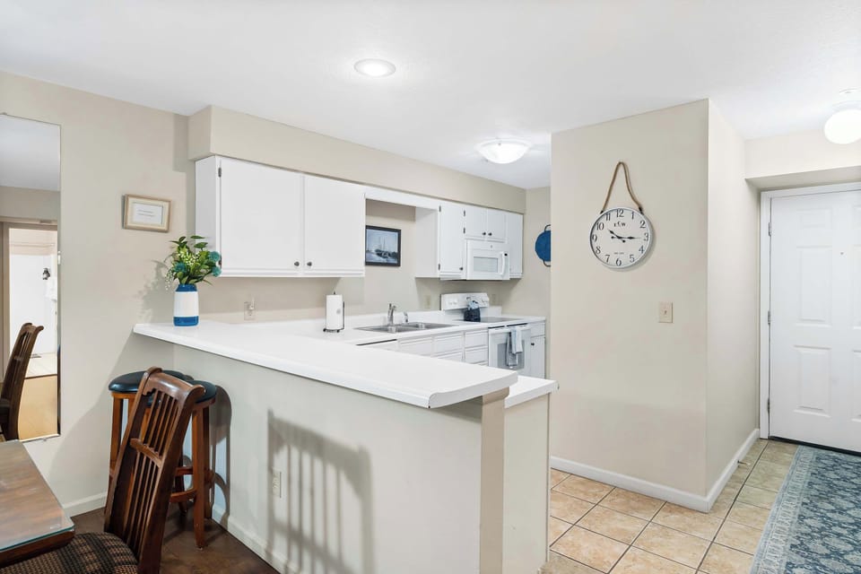 Condo, Multiple Beds, Balcony, Golf View (Ron's Retreat) | Private kitchen | Fridge, microwave, oven, stovetop