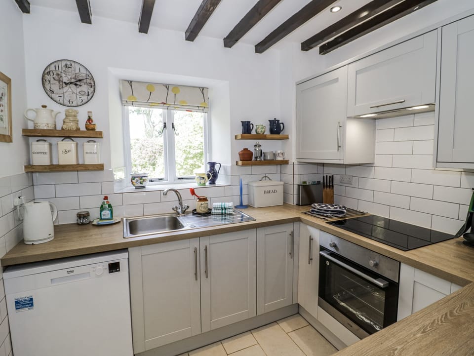 Dishwasher, cookware/dishes/utensils