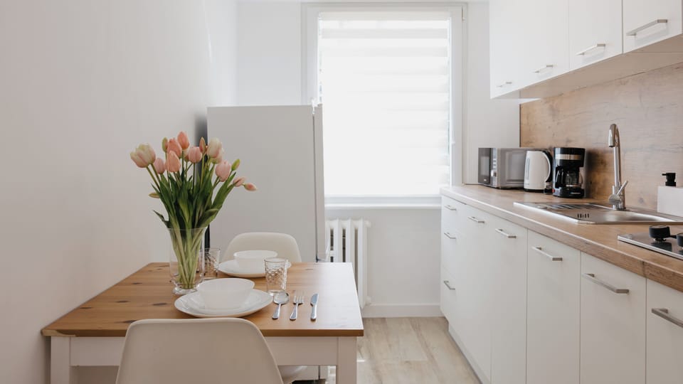 Apartment (22) | Private kitchen | Fridge, stovetop, electric kettle, cookware/dishes/utensils