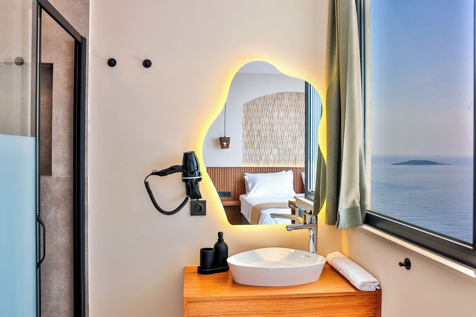 Double Room, Patio, Sea View | Soundproofing, free WiFi, bed sheets