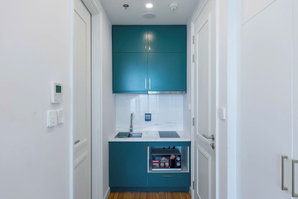 Deluxe Apartment, Balcony, Ocean View | Private kitchen | Fridge, microwave, stovetop, coffee/tea maker