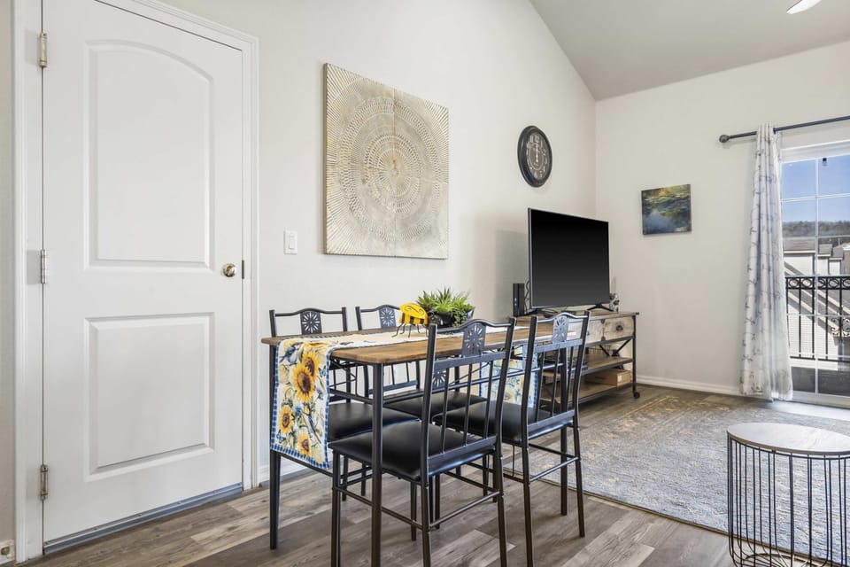 Condo, 1 King Bed with Sofa bed, Balcony, Garden View (Sweet Serenity) | Dining