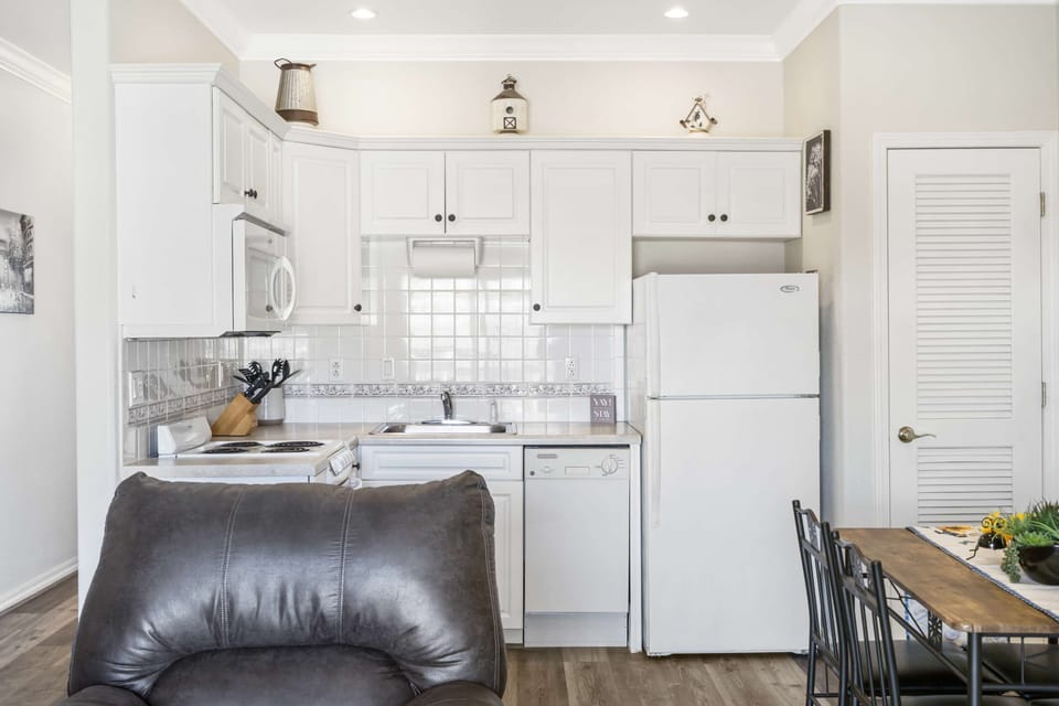 Condo, 1 King Bed with Sofa bed, Balcony, Garden View (Sweet Serenity) | Private kitchen | Fridge, microwave, oven, stovetop