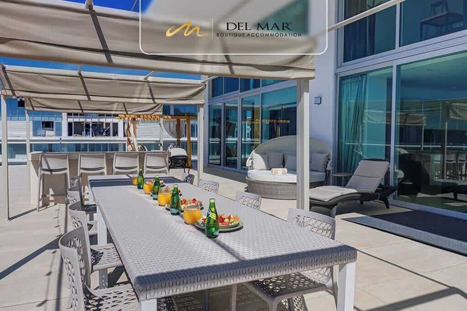 Outdoor dining table on the terrace, ideal for long meals in the sea breeze