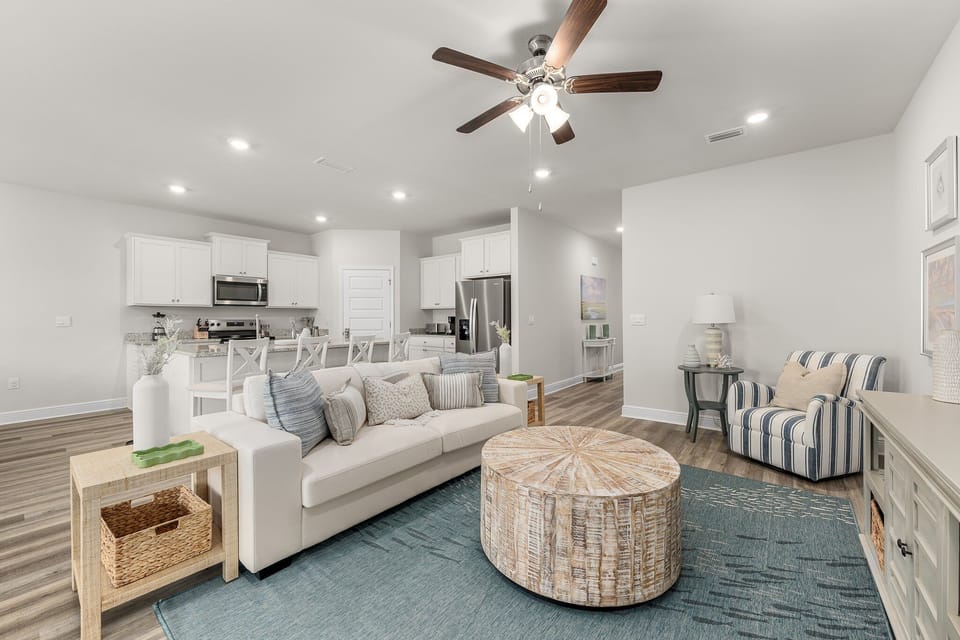 Spacious open living space, furnished for comfort!