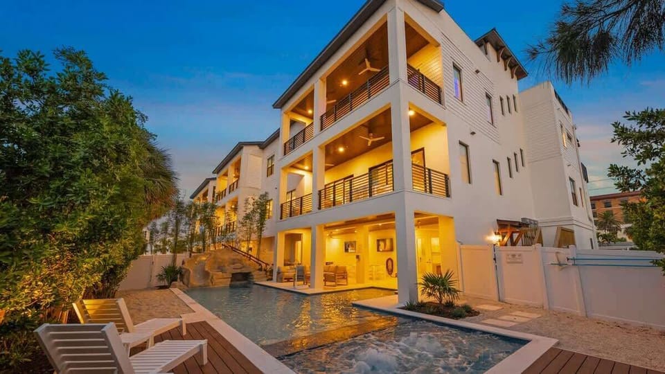 Twilight - Resort Style Pool w/ Spa - Waterslide &amp; Waterfall Grado