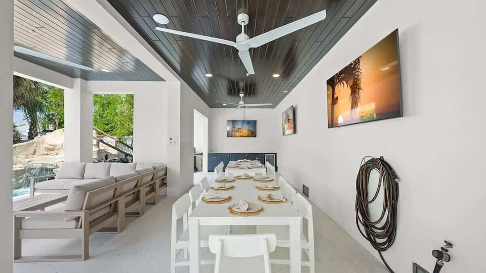 Daytime - Covered Pool Area - Lounge Area - Outdoor Dining