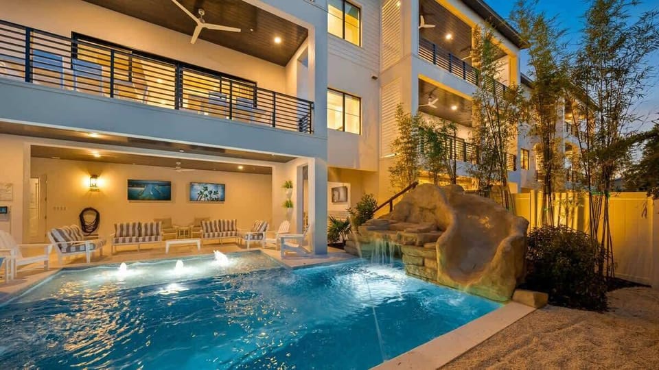 Twilight - Resort Style Pool &amp; Spa - Waterslide - Waterfall Grado