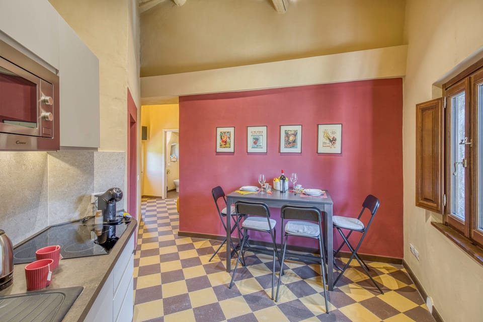 Family Apartment, Multiple Bedrooms, Mountainside (Romantic Apartment In Chianti) | Dining