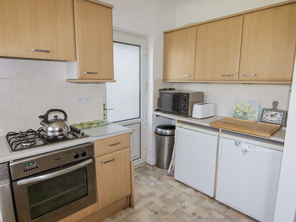 Dishwasher, cookware/dishes/utensils