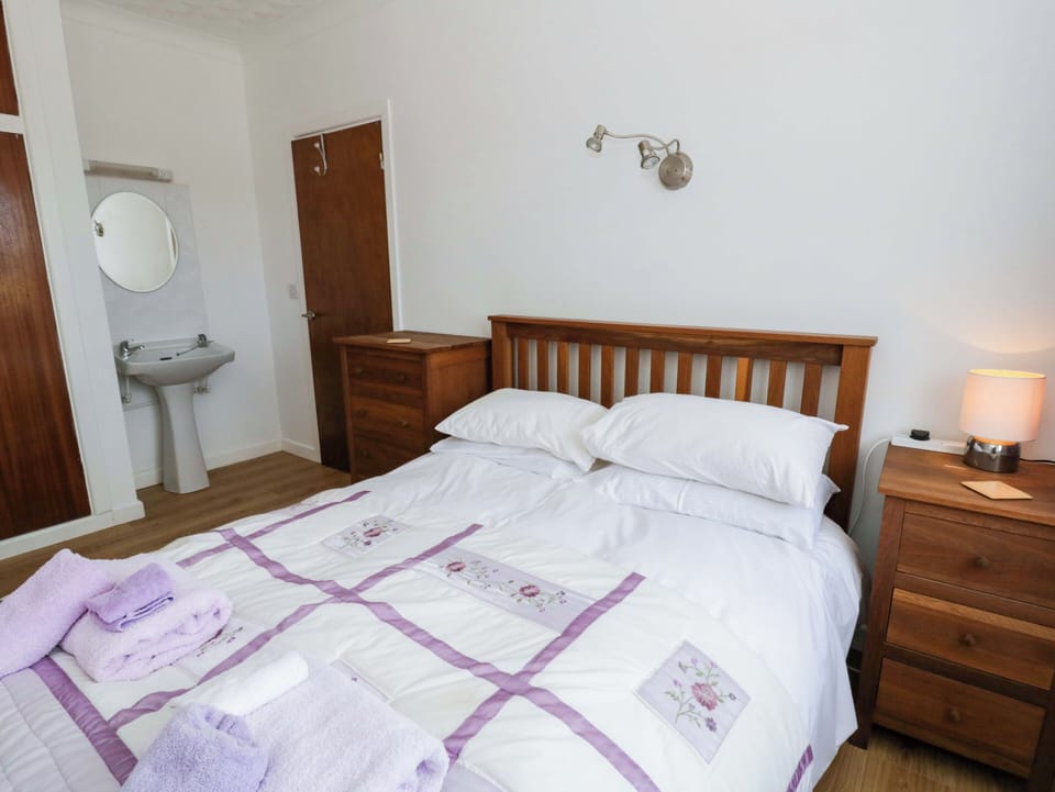 3 bedrooms, WiFi (free), individually decorated, individually furnished