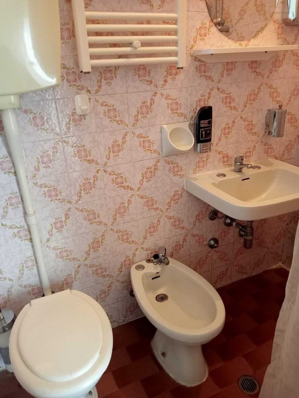 Classic Double Room | Bathroom | Shower, hair dryer, towels, soap