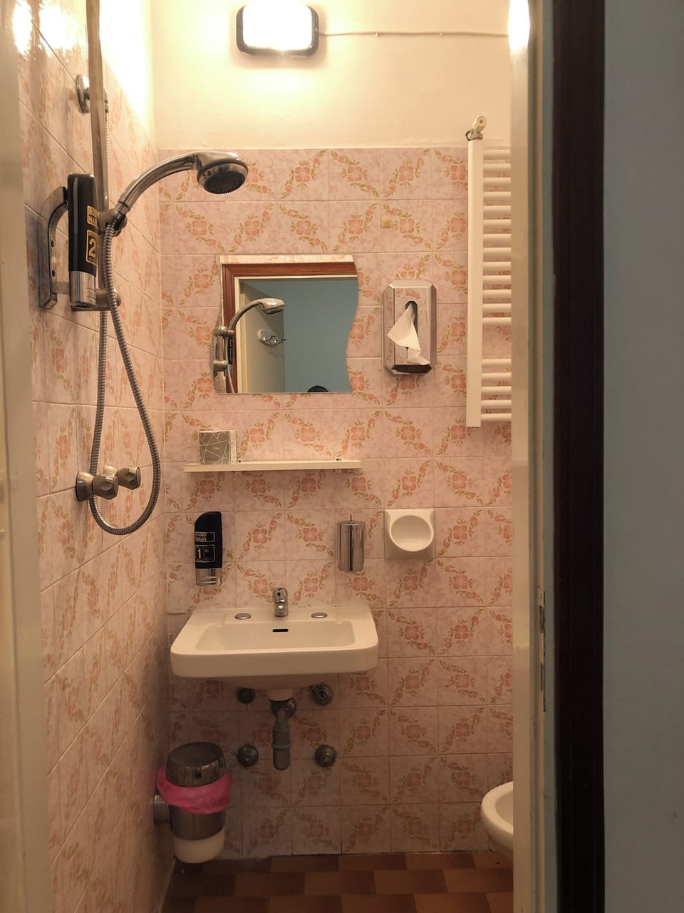 Classic Triple Room | Bathroom | Shower, hair dryer, towels, soap