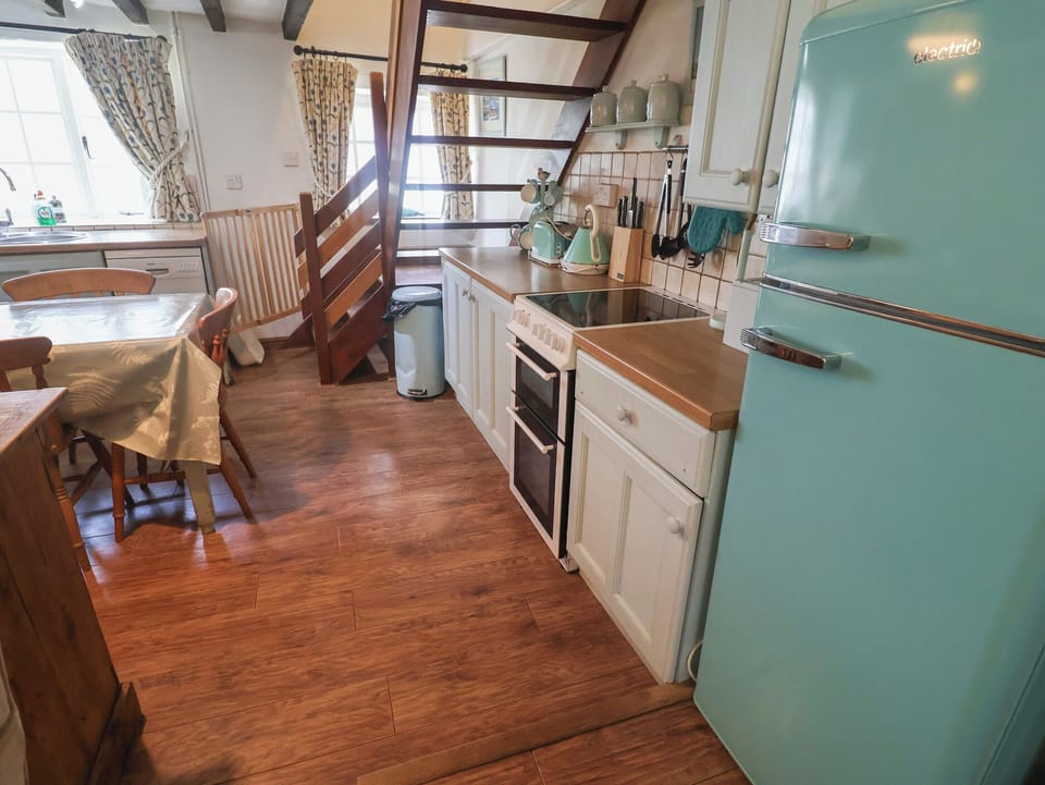 Dishwasher, cookware/dishes/utensils