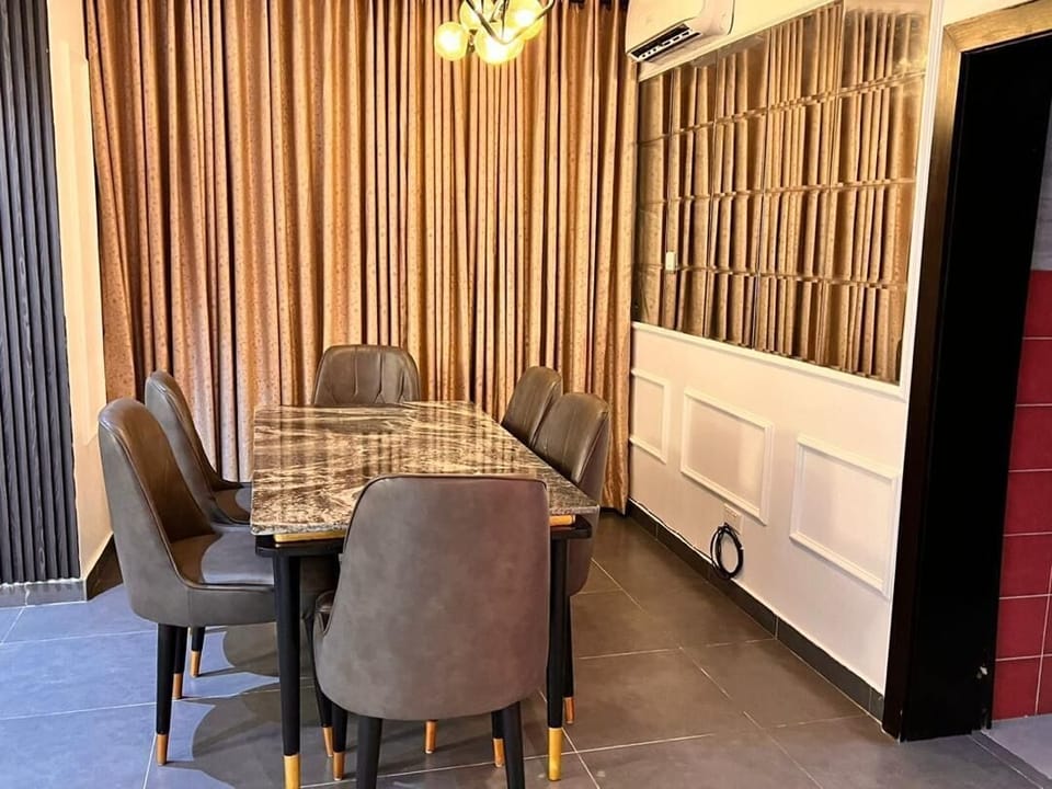Luxury Apartment | In-room dining