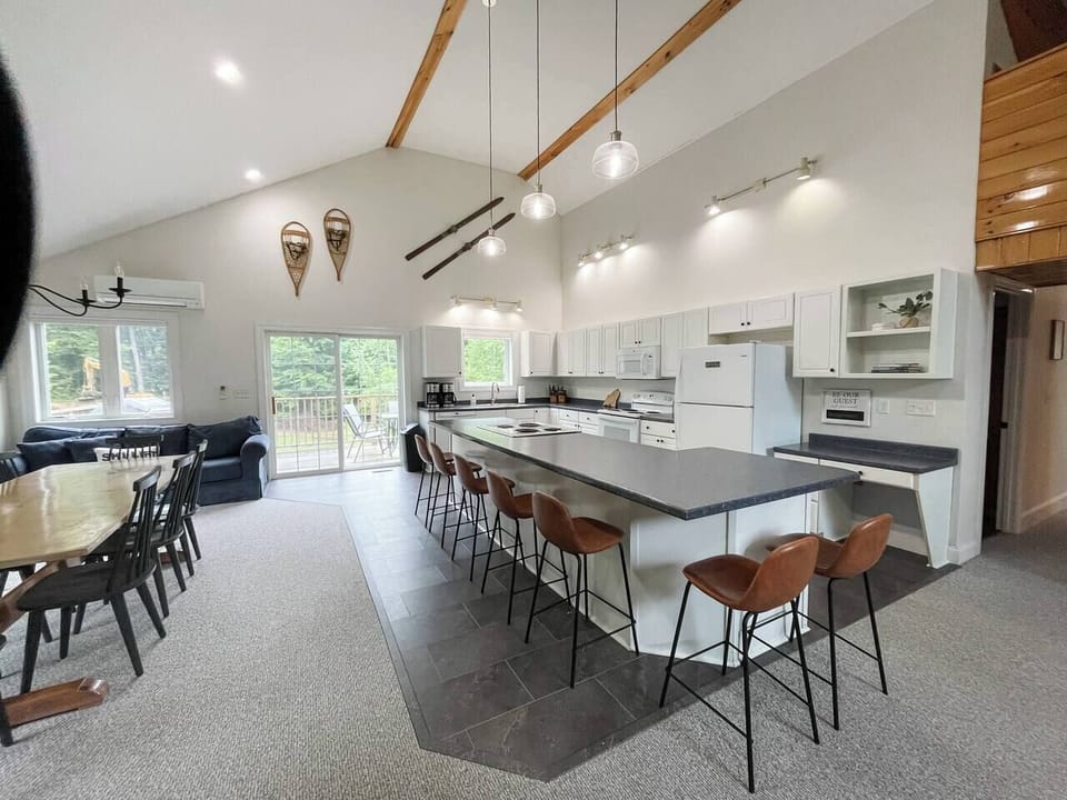 Kitchen/ Dining