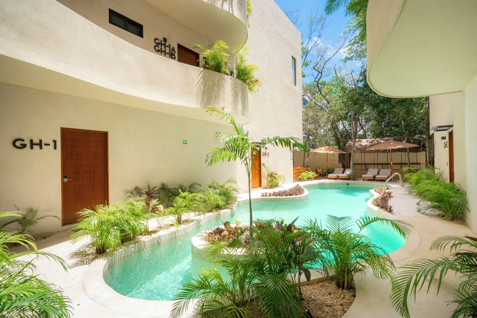 Outdoor pool, free cabanas, pool umbrellas