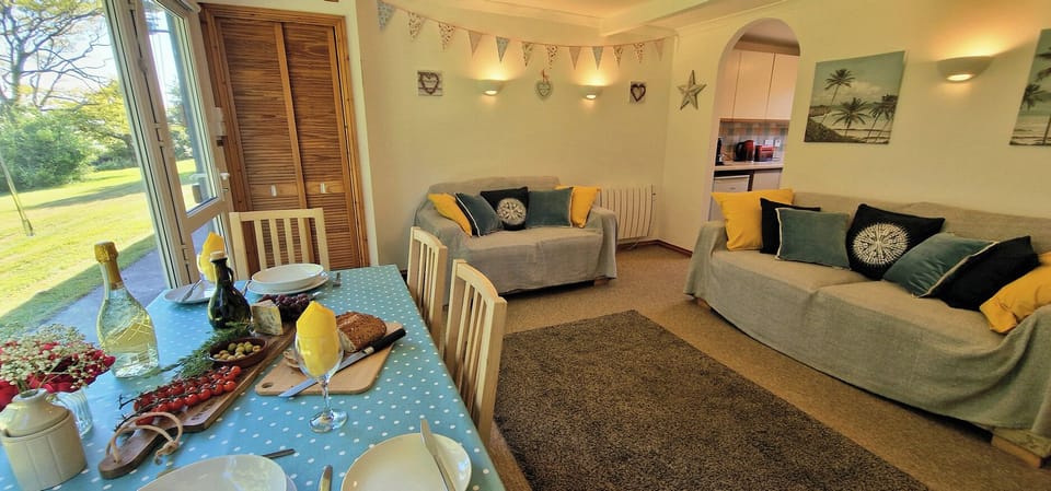 Cottage | Living area