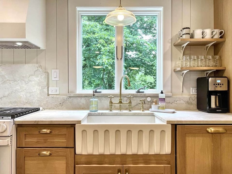 kitchen farmhouse sink