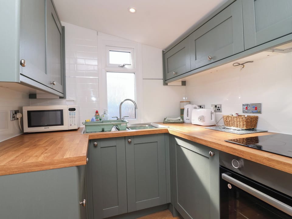 Fridge, microwave, toaster, cookware/dishes/utensils