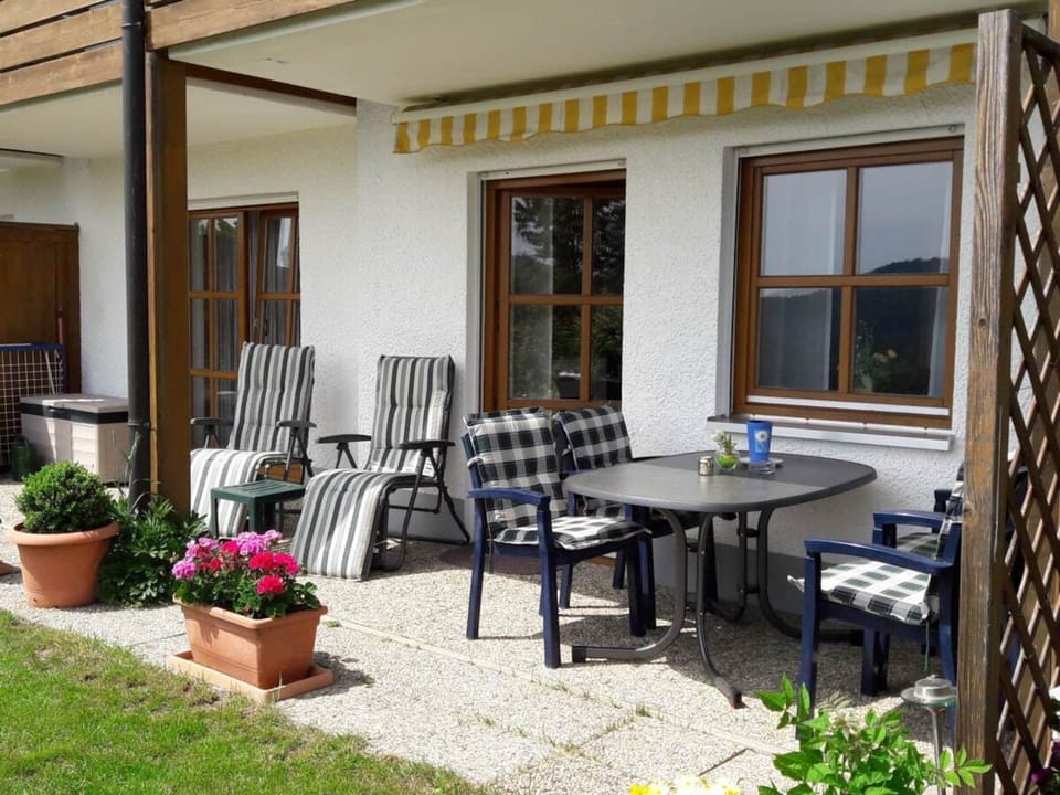 House | Outdoor dining