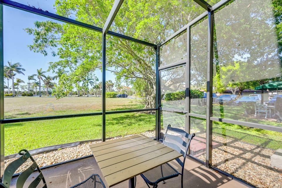 Naples Vacation Rental | Studio | 1BA | 1 Small Step Required | 410 Sq Ft