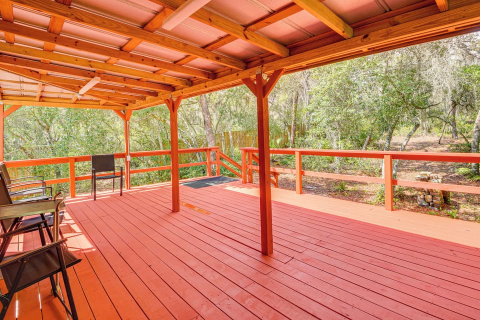 Furnished Deck | 2-Story Cabin | 3 Mi to Silver Glen Springs