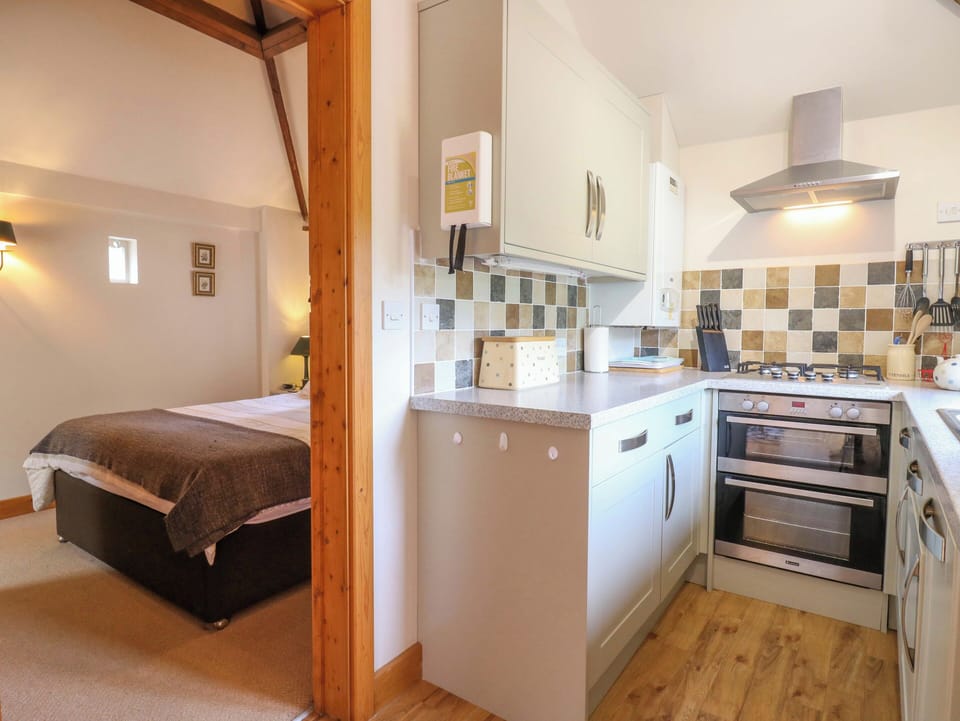 Cottage | Private kitchen | Fridge, microwave, dishwasher, toaster
