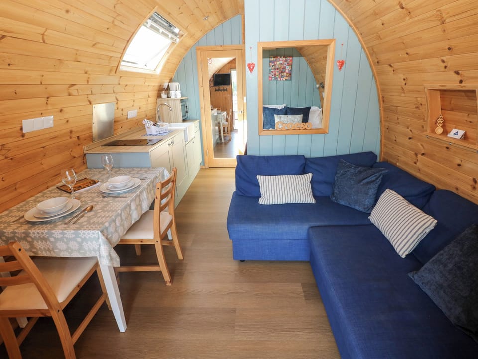 Cottage | Dining