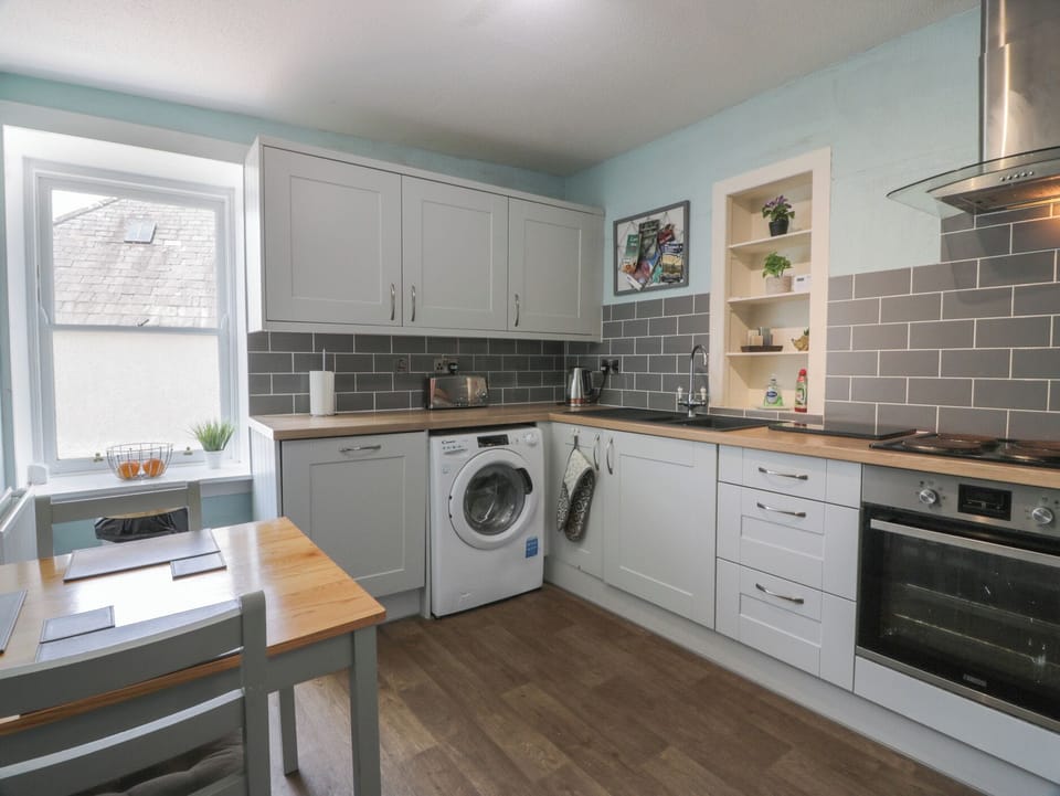 Dishwasher, cookware/dishes/utensils