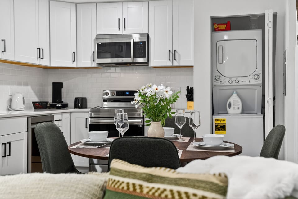 Open-concept dining space and kitchen | Cook with stainless steel appliances and