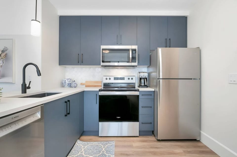 Brand new kitchen appliances, Bosch dishwasher, full stocked
