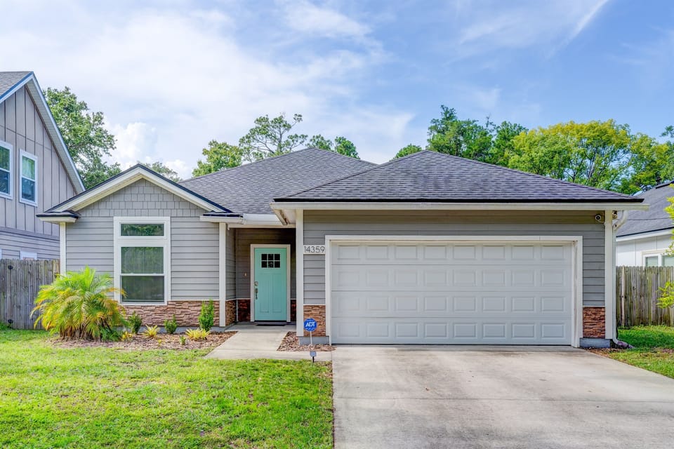Front of home with driveway parking