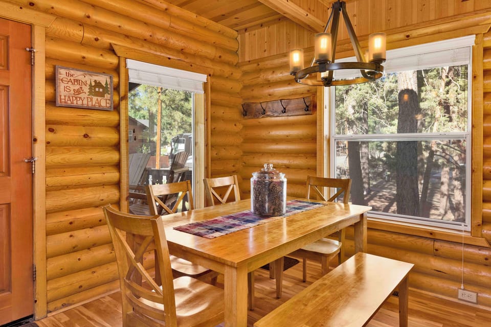 Dining Area seating for 6