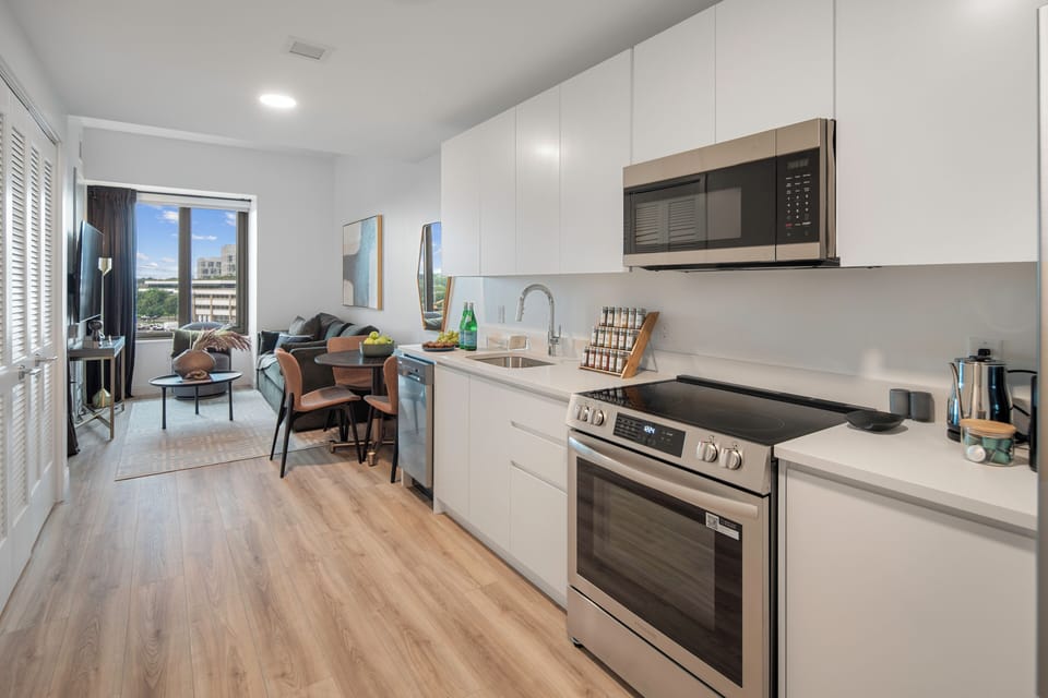 Luxury Apartment, 1 Bedroom, Non Smoking, Executive Level | Private kitchen | Full-size fridge, microwave, oven, stovetop
