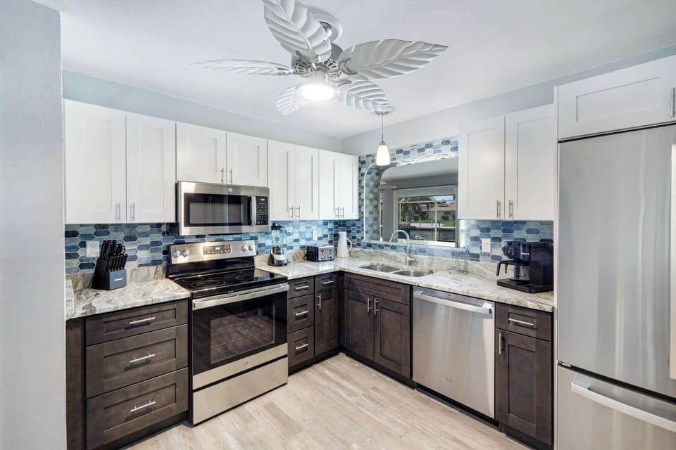 New Kitchen w/Stainless & Granite