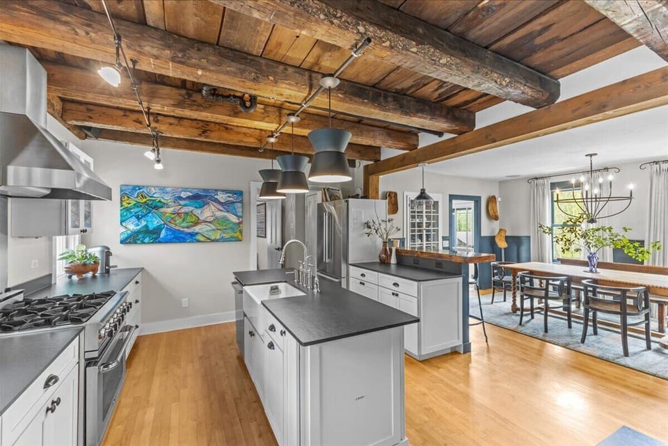North Slope Haus - Modern 3BR, Hot Tub, Gym & Bar (5909)