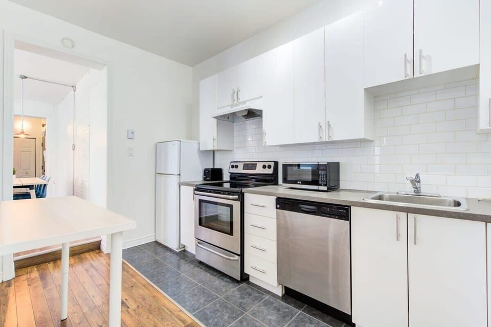Fully equipped kitchen with quality appliances for cooking warm meals.
