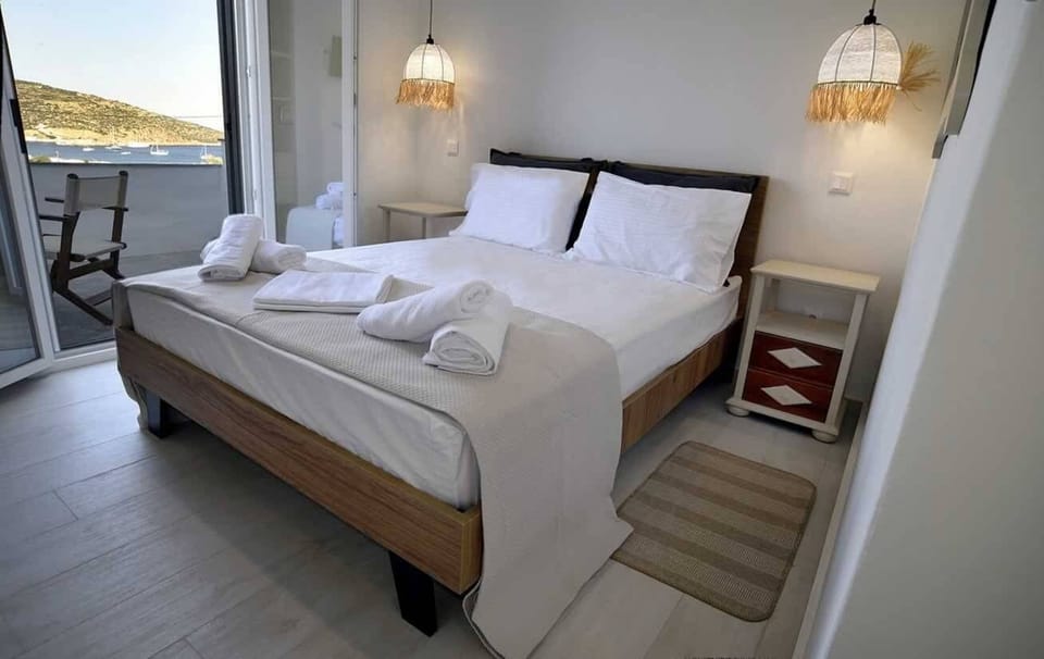 Comfort Apartment, Beach View | Hypo-allergenic bedding, in-room safe, soundproofing, iron/ironing board