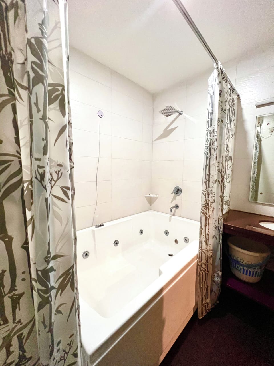 Executive Suite | Desk, laptop workspace, soundproofing, iron/ironing board