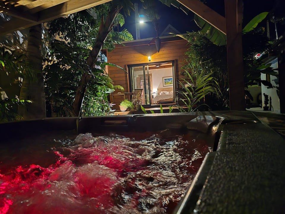 Outdoor spa tub