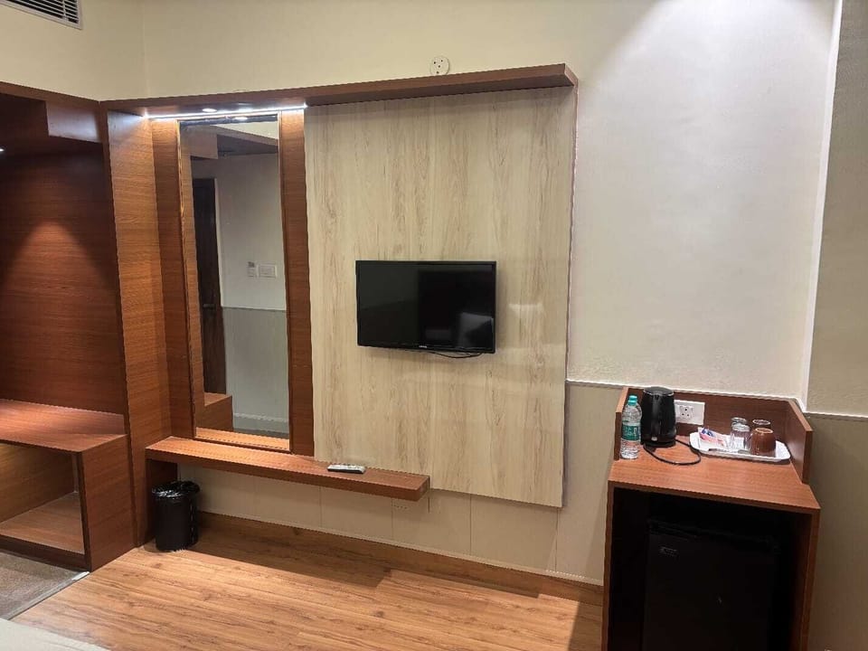 Desk, laptop workspace, free WiFi