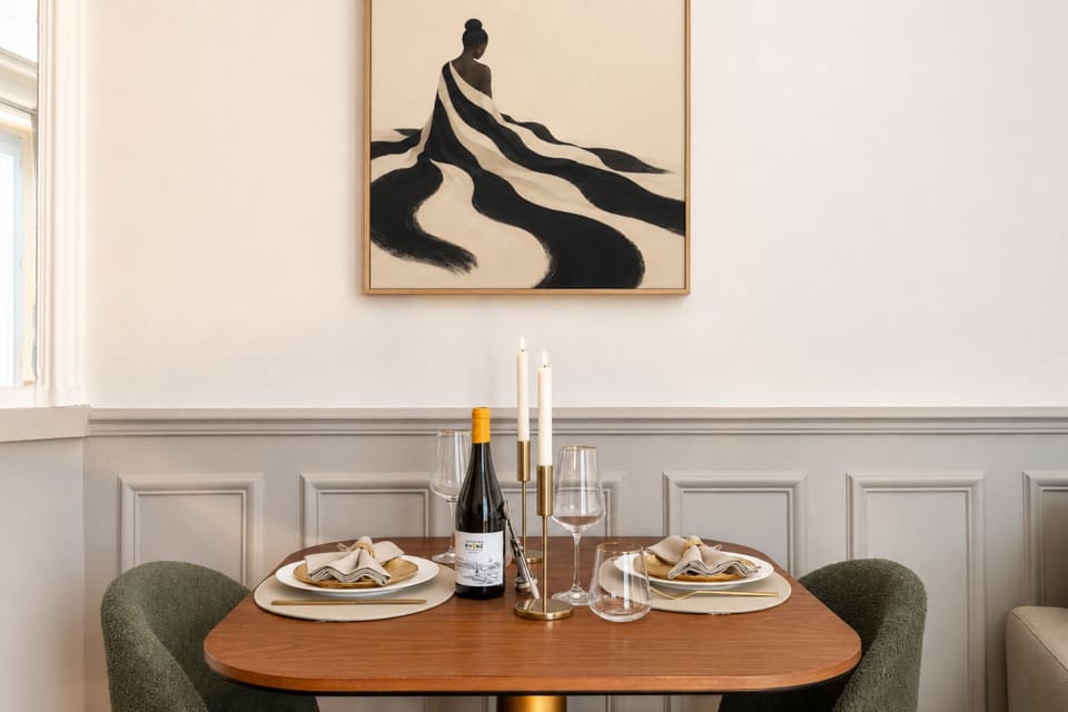 Dining tabel, wine included